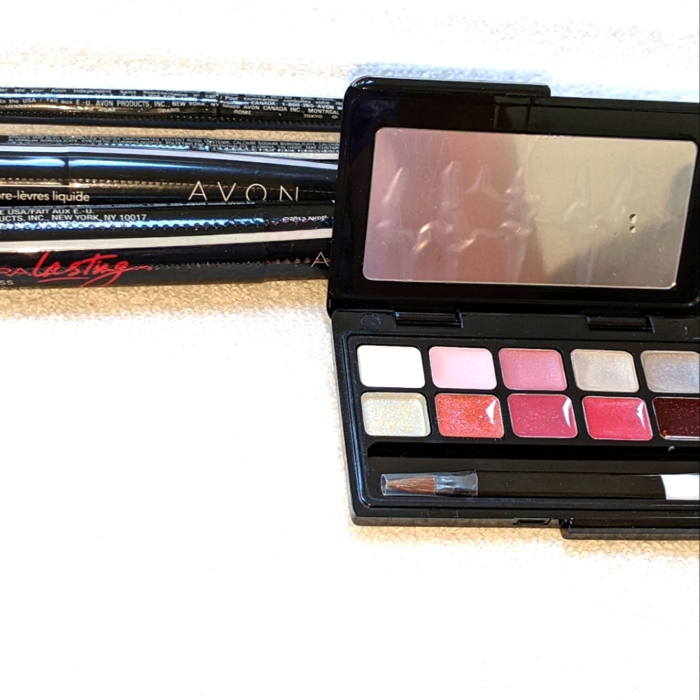 Avon bundle of eye liners, lip gloss and make-up palette